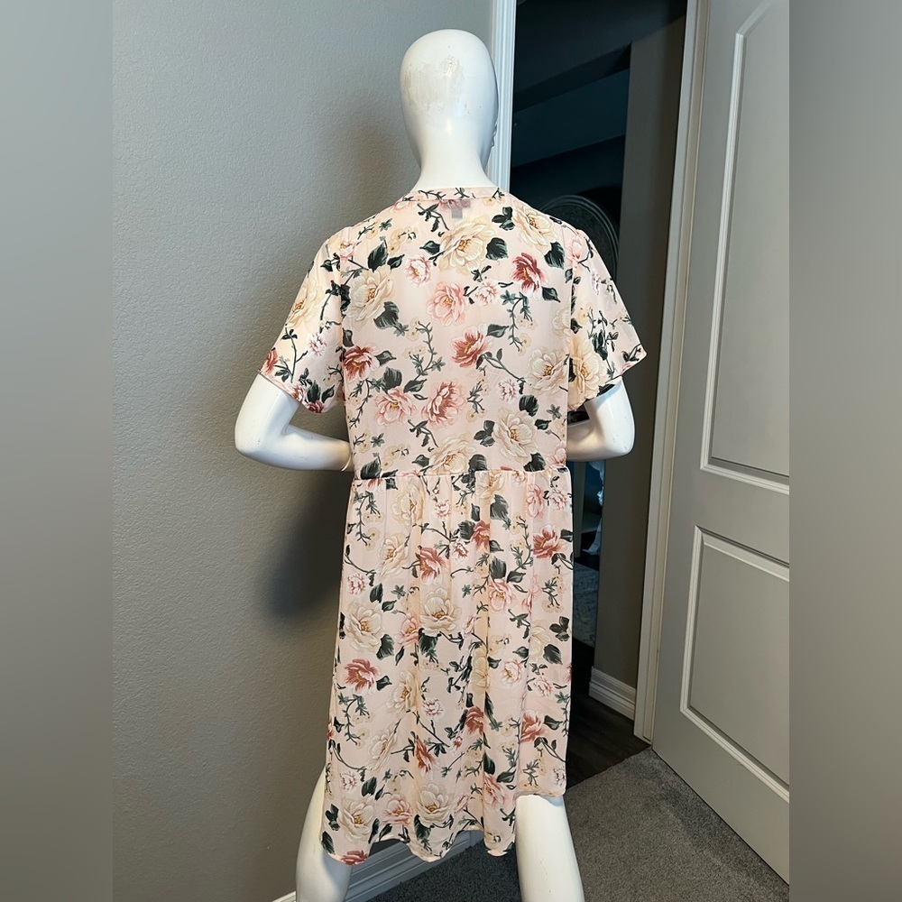 Torrid Lexie Light Pink Floral Chiffon H-Lo Babydoll Tunic Top size 1 - Picture 6 of 12